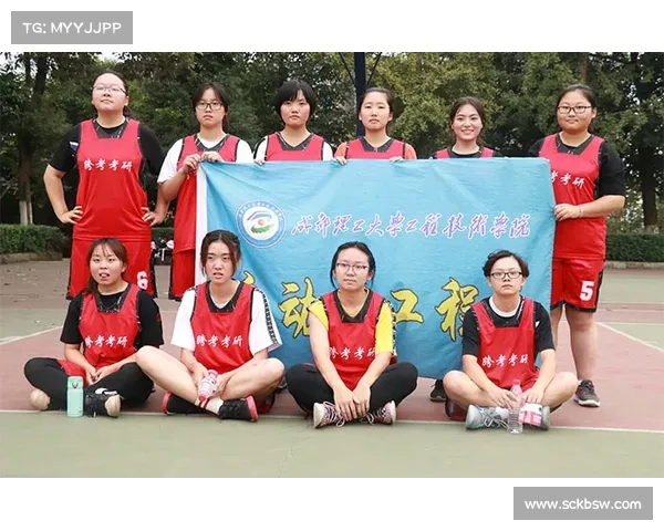 昆仑赛事举牌英雄齐聚赛场高举梦想旗帜挥洒激情铸就荣耀传奇